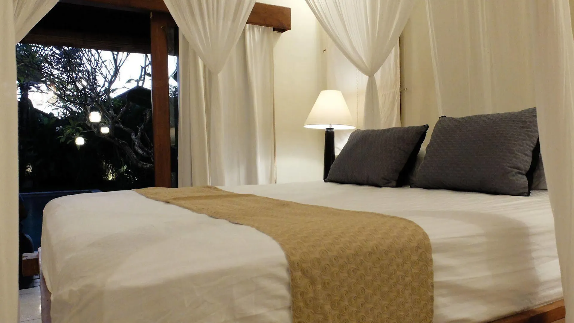 Umah Maya Villa Seminyak 4*,